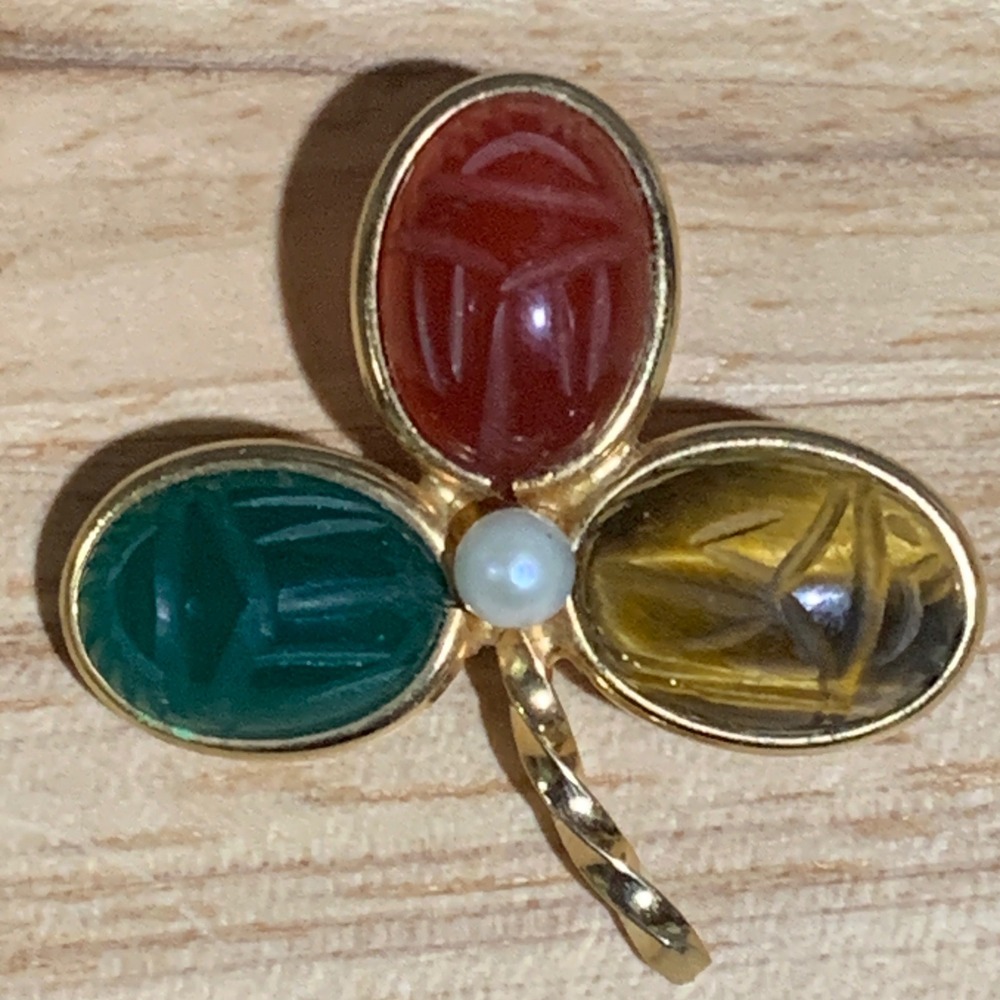 Burt Cassell Vintage 1/20 12K‎ Gold Filled Carved Stones Scarab Shamrock Brooch